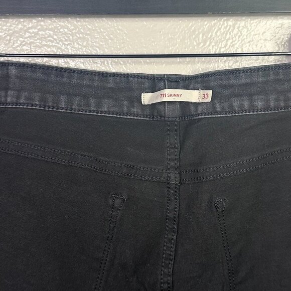 Levi’s 711 Classic Skinny Jeans in Black Wash - Picture 2 of 5